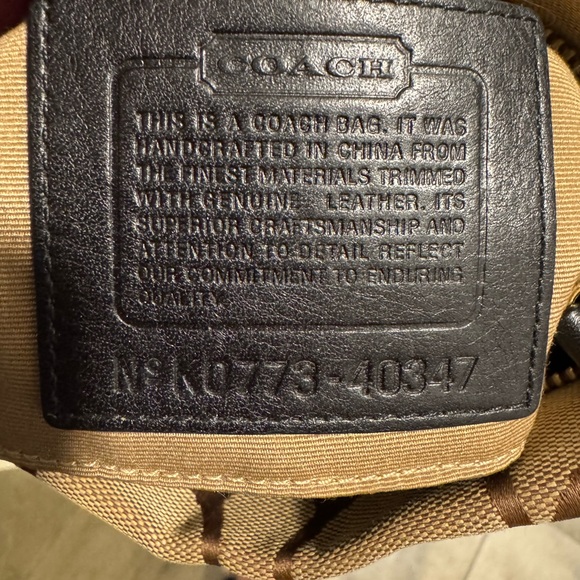 Authentic Signature Coach handbag. - Picture 5 of 5